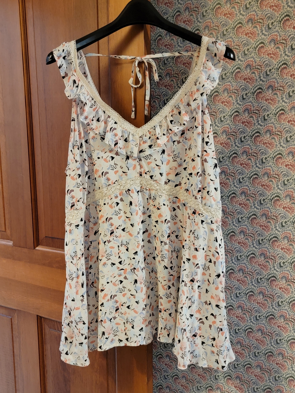 Torrid Cream Lace Tank Top with Peach, Black & Light Blue Floral Print SZ3